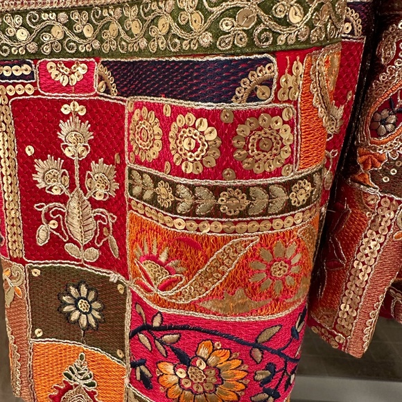 Indian women anarkali silk red bridal kurta top with brocade and dori size small - Picture 4 of 7